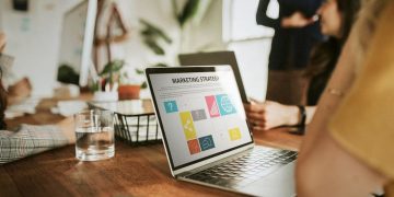 How Do You Choose the Right Guide for Your Digital Marketing Strategy?