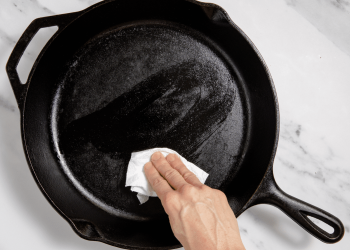 Why Do Some Chefs Prefer Cast Iron Pans Over Non-Stick?