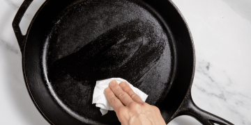 Why Do Some Chefs Prefer Cast Iron Pans Over Non-Stick?